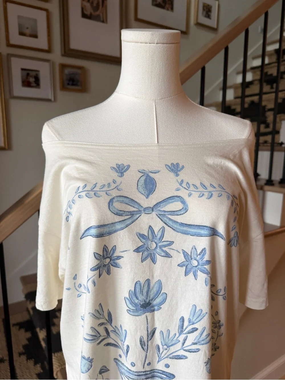 Hollister Blue Toile Graphic Tee XS Off Shoulder Bow Floral Cottagecore - Picture 3 of 7